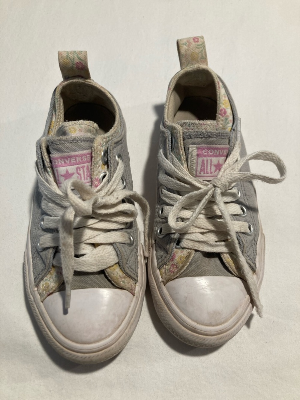 Converse Gray Canvas Low-Top Sneaker with Floral Accent (Item No. D6)